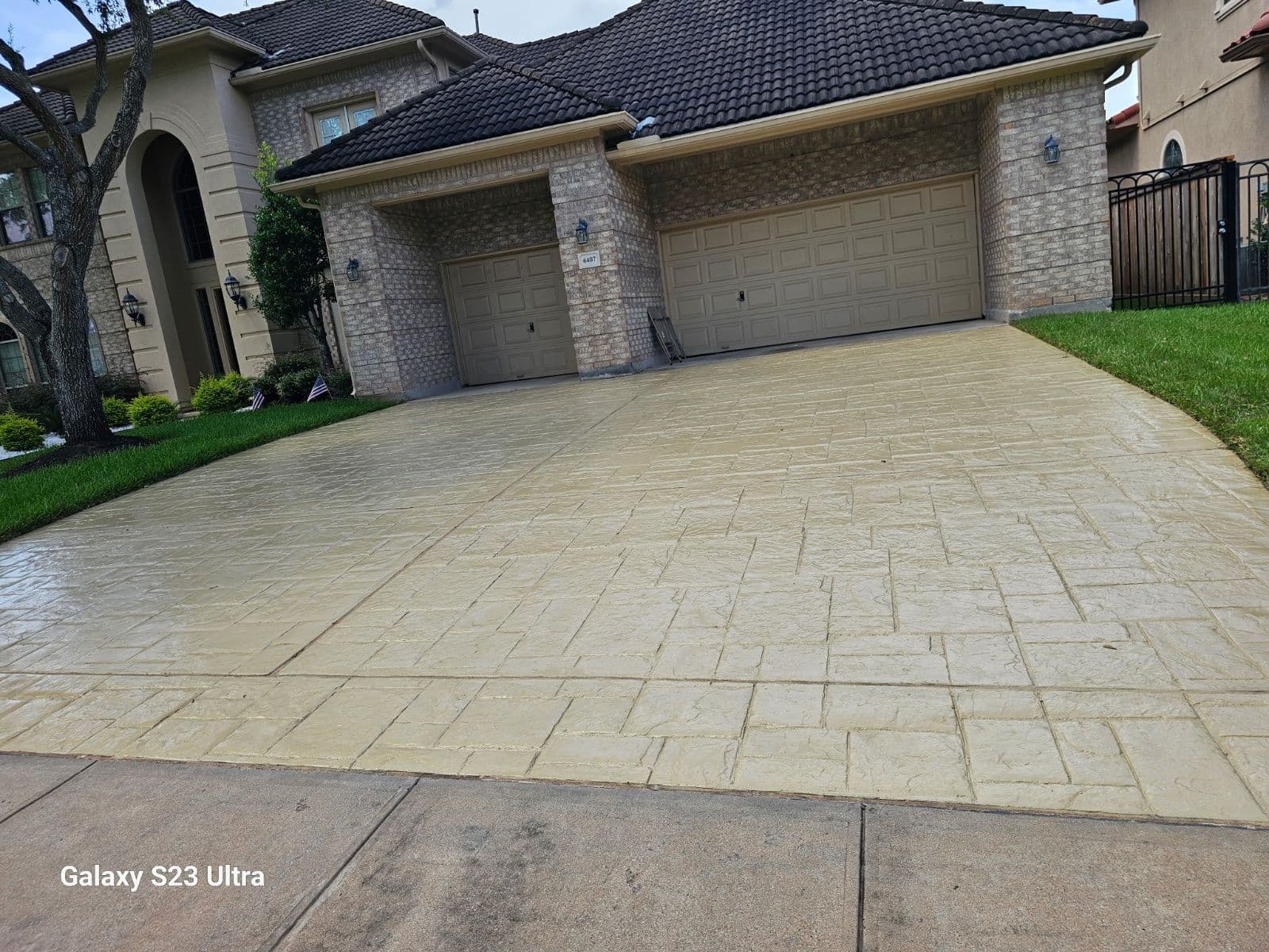 Stunning Driveway and Sidewalk Renovation