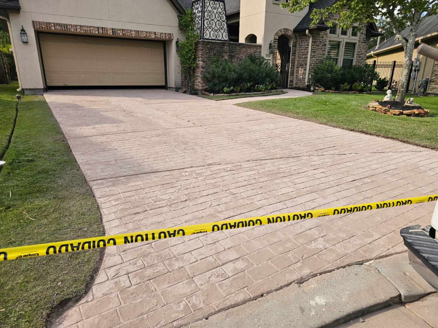 Stunning Driveway Transformation in The Woodlands image