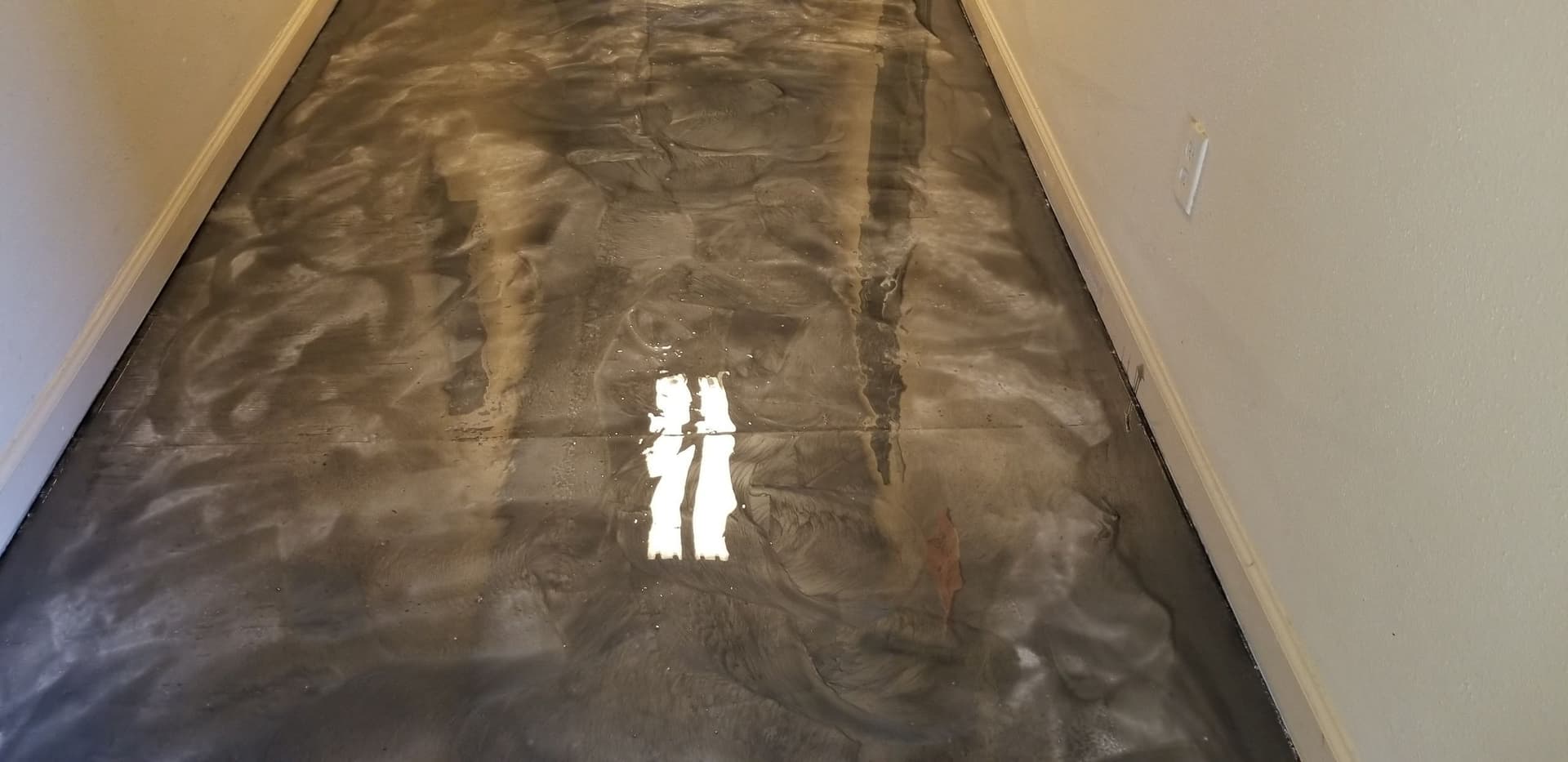 Gallery photos for Stunning Metallic Epoxy Floors in Willis TX: Image #1