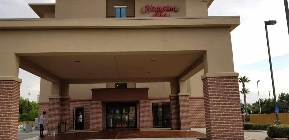 Hampton Inn hotel exterior featuring a welcoming entrance and modern architecture.